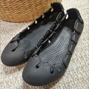 CROCS Black Flats Sleek Comfortable Design